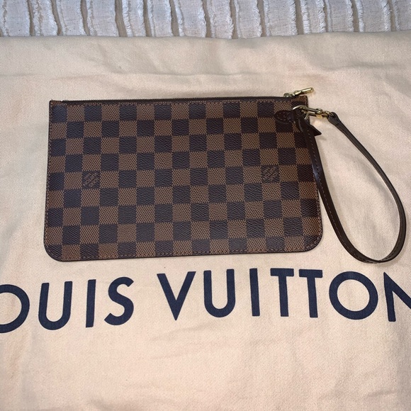 Louis Vuitton Handbags - Louis Vuitton clutch
